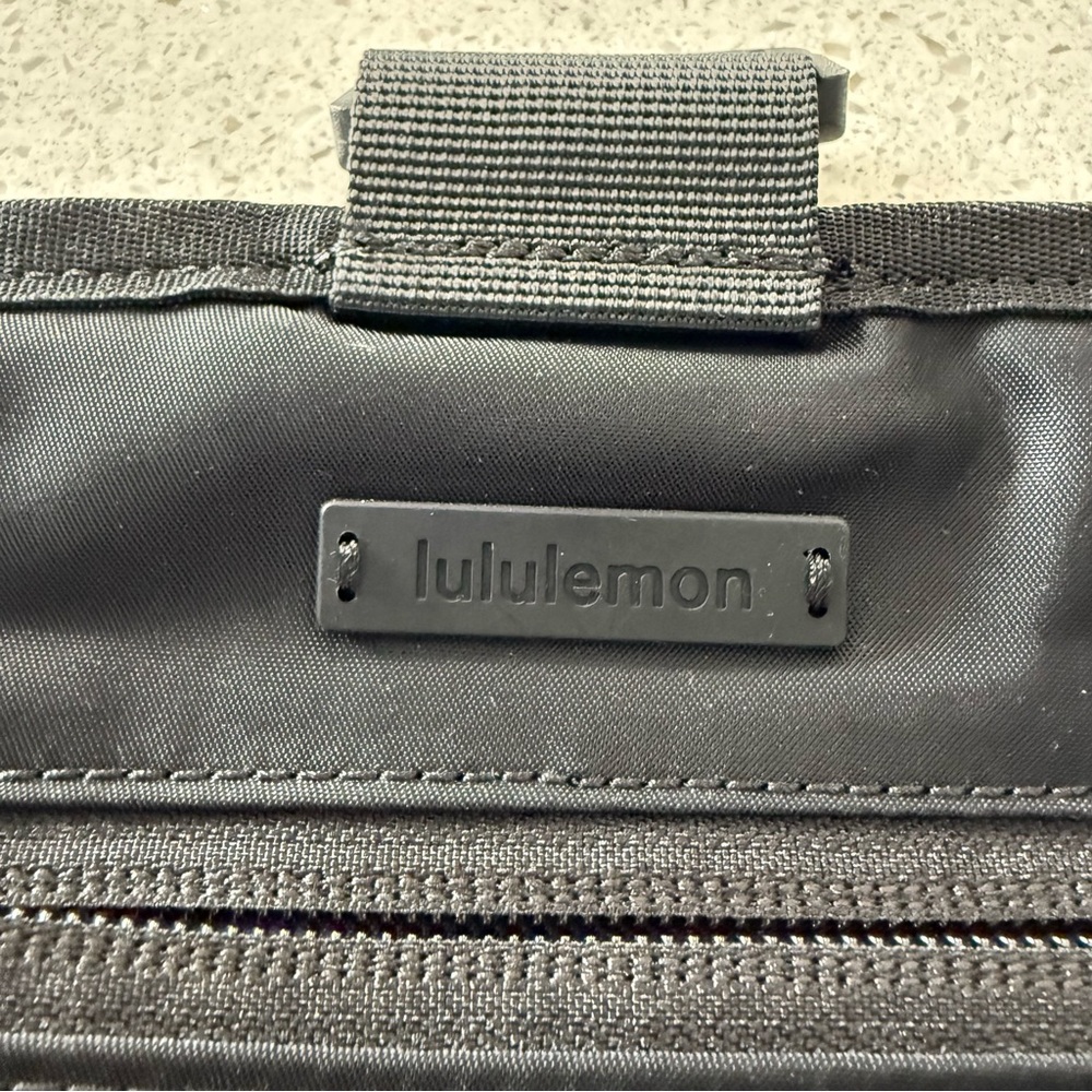 Lululemon Roll Up Travel Kit - Picture 4 of 15